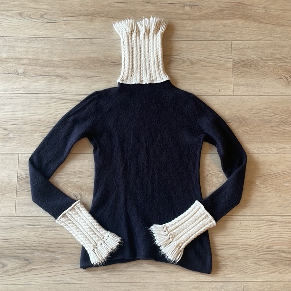 Tory Burch Navy & White Cable Knit Neck & Cuffs Turtleneck Sweater - Picture 3 of 7